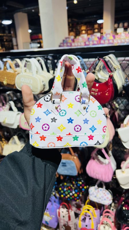 دزينه 12 حبه من شنط الأطفال.